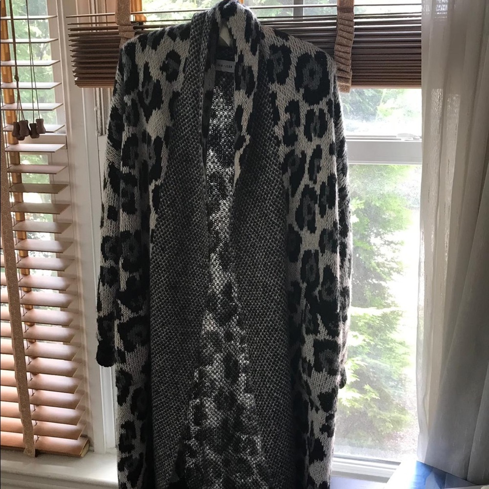 Jon + Jenn open cardigan.like new . Cheetah print